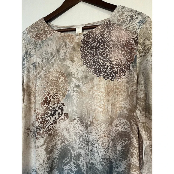 Chico’s Women’s 2 Large L Printed Top 3/4 Sleeve Sharkbite Hem Medallion Beige - Picture 2 of 5